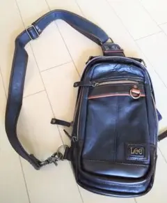 【Lee】訳ありボディバッグ ショルダーバッグ紺　infinity