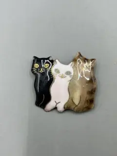 255ヴィンテージ　猫デザイン エナメルブローチ