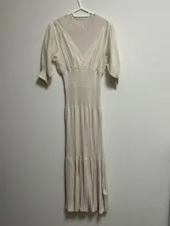 Mercuryduo クリーム色 Vネック 半袖 ニットワンピース S