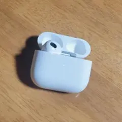 AirPods左と充電器