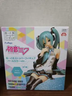 初音ミク　黒星紅白　ぬーどるストッパー　フィギュア　パールカラーver.