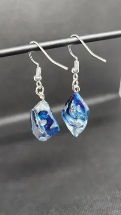 クリスタルピアス