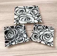 ライレローズ　バラ模様のスクエアプレート3枚セット