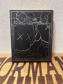 KAWS One カウズ サイン入り図録 - メルカリ