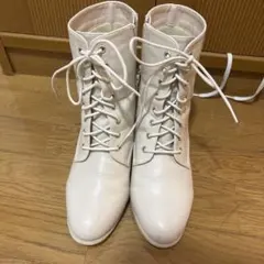 ホワイト レースアップブーツ 中ヒール