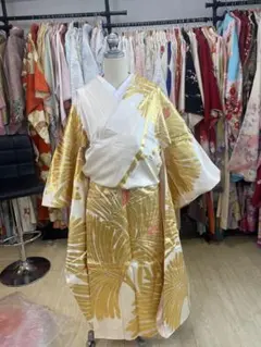 も*る様 白金色 葉模様 振袖