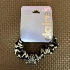 claire's ファー素材 ヘアゴム 黒と白のサムネイル