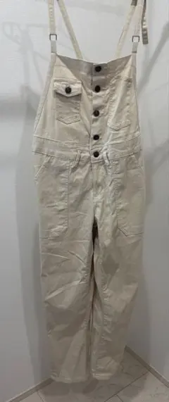 クリーム色 サロペット ボタン付き