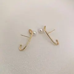 ゴールドカラー パール付き イヤーカフ風ピアス 両耳用