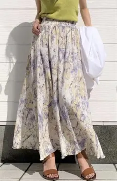 Q♡ マイクロ プリーツ ロングスカート ペイント柄のサムネイル