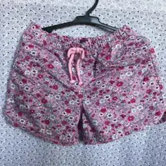 女の子用ショートパンツ　可愛らしい花柄です