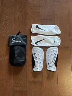 NIKE 新品 サッカー すねあて シンガード Mercurial Lite