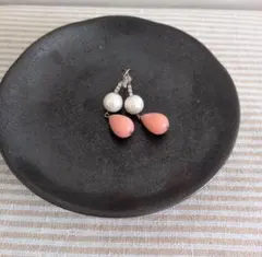 【★未使用300円均一★】訳あり　ビジューとパール風ピアス。 白とピンク