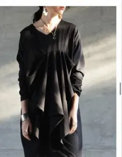 黒いドレープデザイン長袖ワンピース　アンティカ