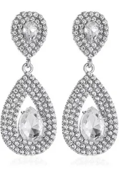 エレガントなドロップ型クリスタルピアス