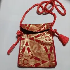 赤とゴールドのスマホポシェット、ショルダー紐帯締め、マグネットボタン開閉