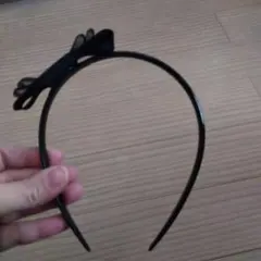 黒リボン付きカチューシャ