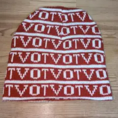 赤と白のニット帽