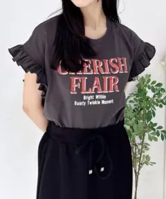 イング　袖フリルロゴTシャツ