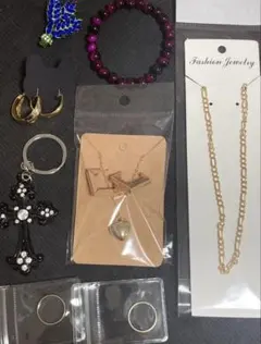 ブレスレット　ネックレス　ピアス　イヤリング　キーホルダー　十字架　ブローチ