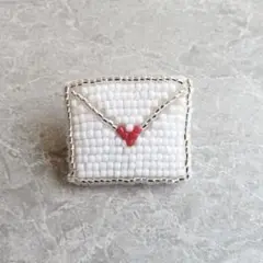 【ハンドメイド】ビーズ刺繍 ブローチ ラブレター 手紙