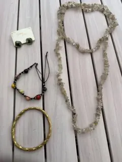 アクセサリー4点セット ネックレス60cm＋ブレスレット2点＋イヤリング