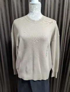 新品タグ付き　ユニクロ　スムースコットンリラックスクルーセーター ベージュ　M