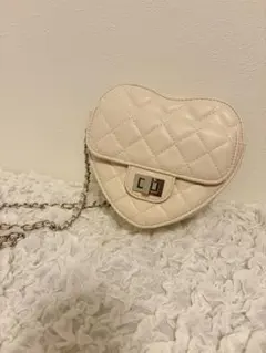 ハート型ショルダーバッグ クリーム色