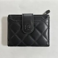 ブラック キルティング 花 二つ折り財布