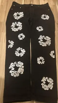 デニムティアーズ リーバイス フラワープリント デニムパンツ ブラック