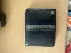 トミーヒルフィガー　二つ折り財布