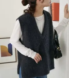 ライトフェザーヤーンVネックベスト