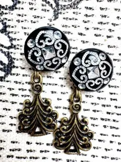 ヴィンテージピアス￼￼黒と金