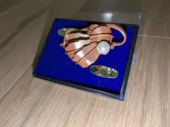 葉っぱ型ブローチ 真珠付き