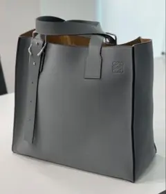 2026年最新】loewe バックルトートの人気アイテム - メルカリ