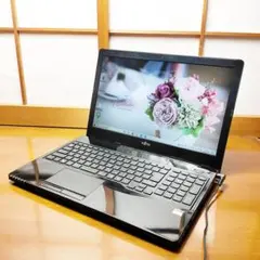 富士通ノートパソコン♪カメラ付きで動画視聴♪事務作業やオンライン学習に最適のサムネイル