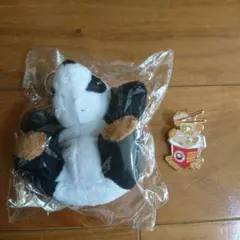 パンダエクスプレス　マスコットキーホルダー　ピンバッジ付