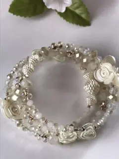 三連のブレスレット　パールベージュ　ハンドメイド