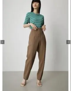 【毎日発送】AZUL BY MOUSSY ダーツテーパードパンツ　レディース秋色