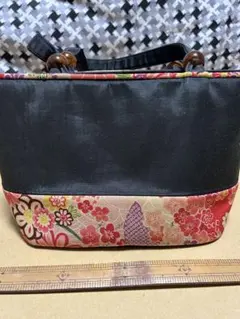 手さげ ハンドバッグ ちりめん 和風バッグ 黒と赤の花柄