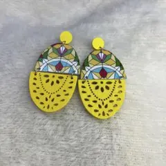 幾何学模様 木製ピアス イエロー