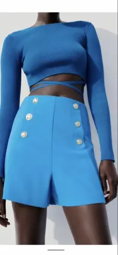 新品未使用タグ付き　ZARA 青　ボタン付きショートパンツ
