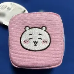 ちいかわ カラビナつき刺繍スクエアミニポーチ