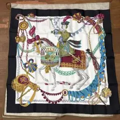 Hermes 昆虫と花のデザイン スカーフ 90cm Hermes 昆虫と花のデザイン スカーフ 90cm - メルカリ
