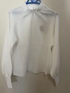 ハイネックブラウス