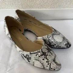 ヘビ柄フラットシューズ ホワイト・ブラック