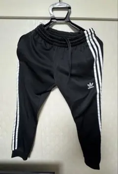 adidas ブラック ジョガーパンツ 3本ライン