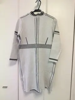 ニットワンピース 長袖　グレー
