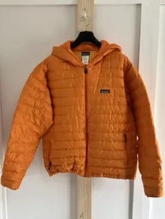 Patagonia フード付きダウンジャケット オレンジ