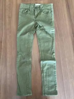 オリーブグリーンスリムフィットパンツ